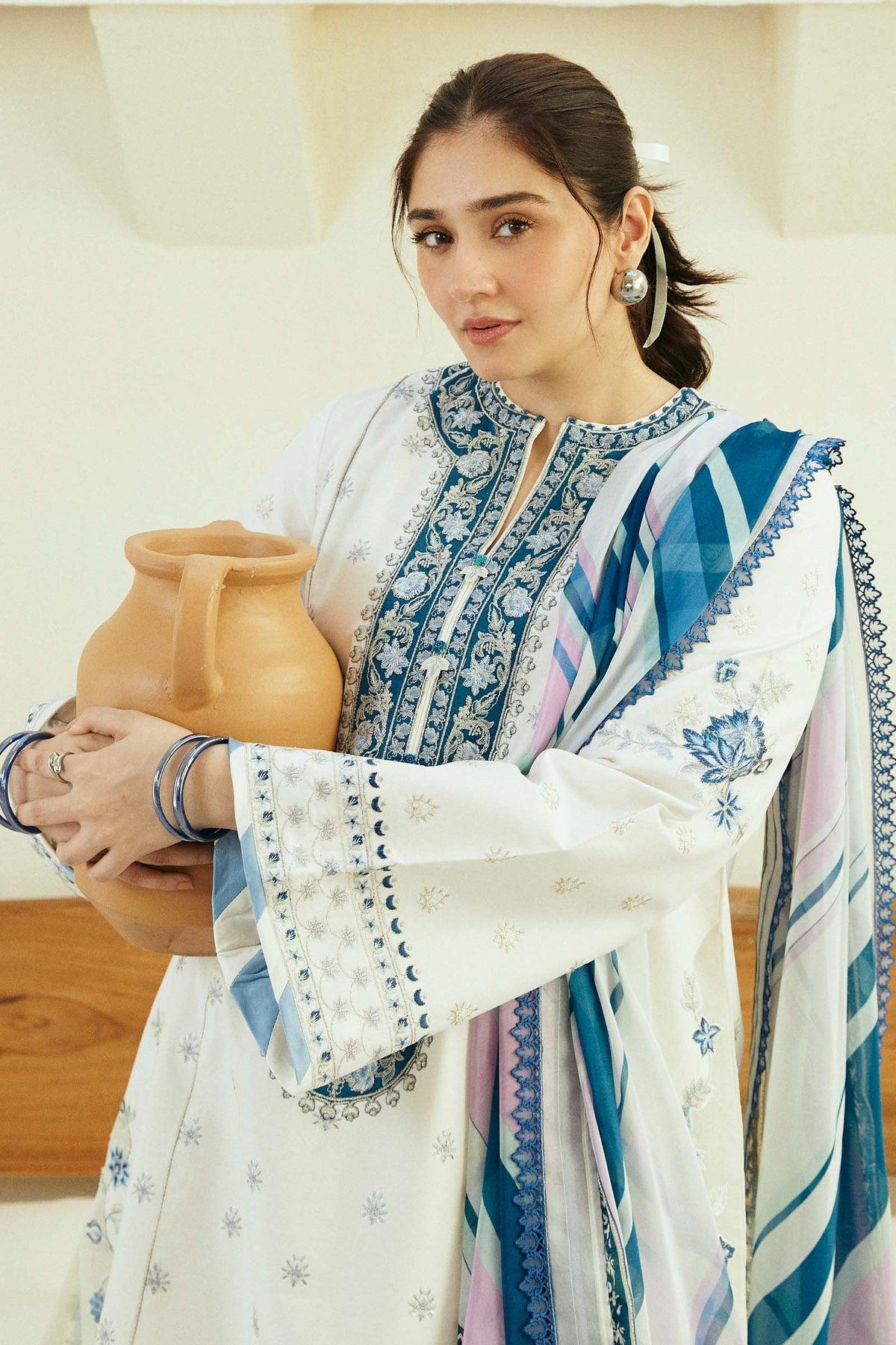 DUR E FISHAN EMBROIDERED LAWN 3pc
