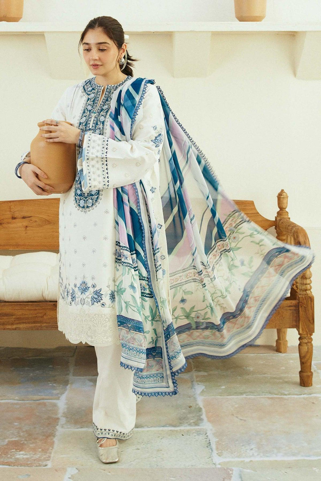 DUR E FISHAN EMBROIDERED LAWN 3pc